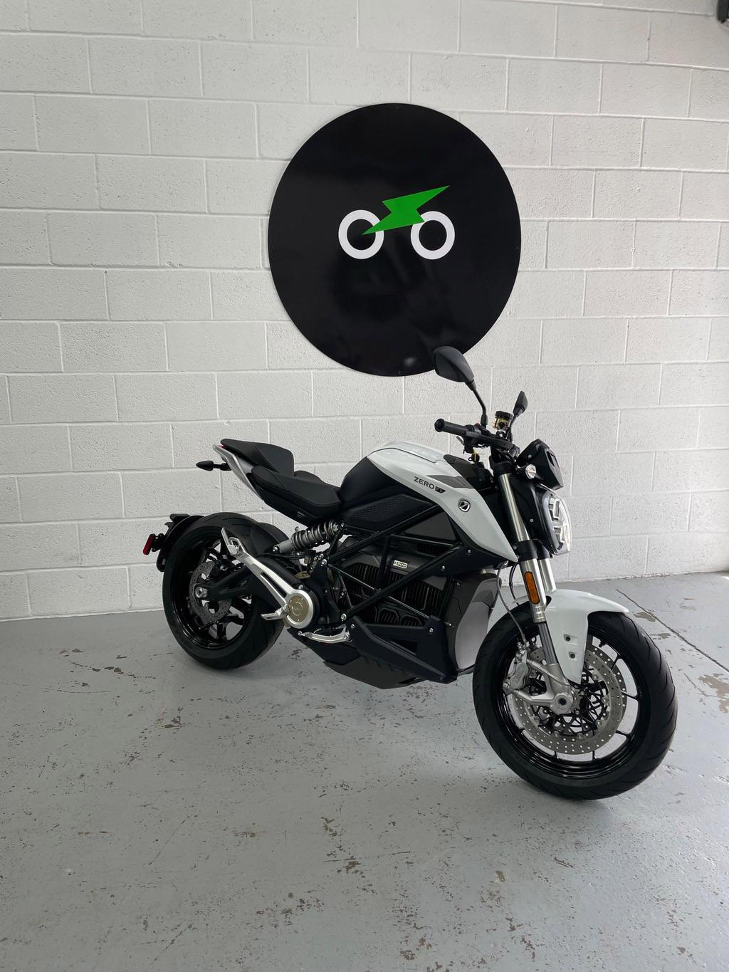 2024 Zero S White-Silver colorway 14.4kWh top speed 86mph - Image 9