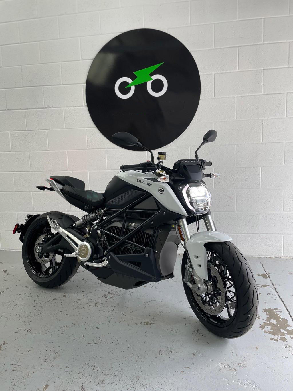 2024 Zero S White-Silver colorway 14.4kWh top speed 86mph - Image 3