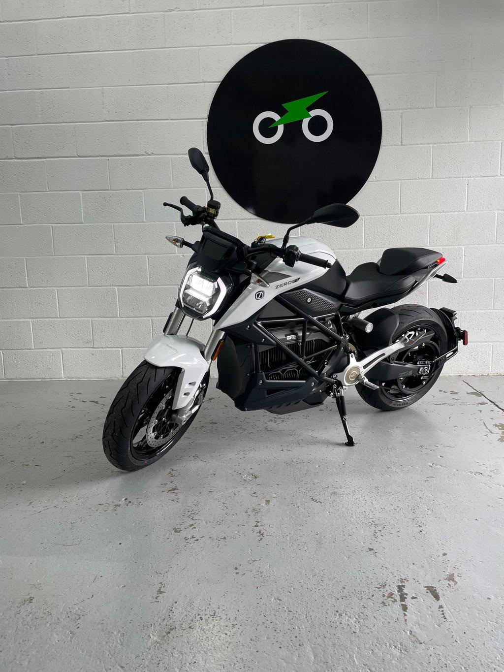 2024 Zero S White-Silver colorway 14.4kWh top speed 86mph - Image 8