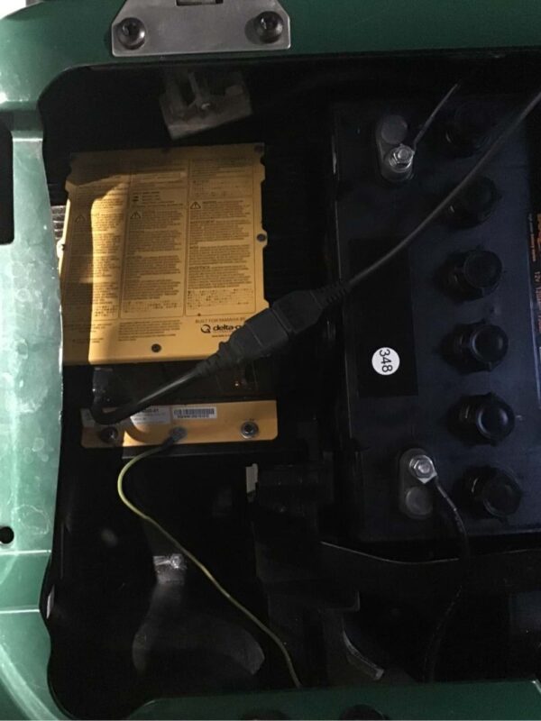 2015 EZGO RXV Closed Cargo Box Electric 4 Passenger - Image 9