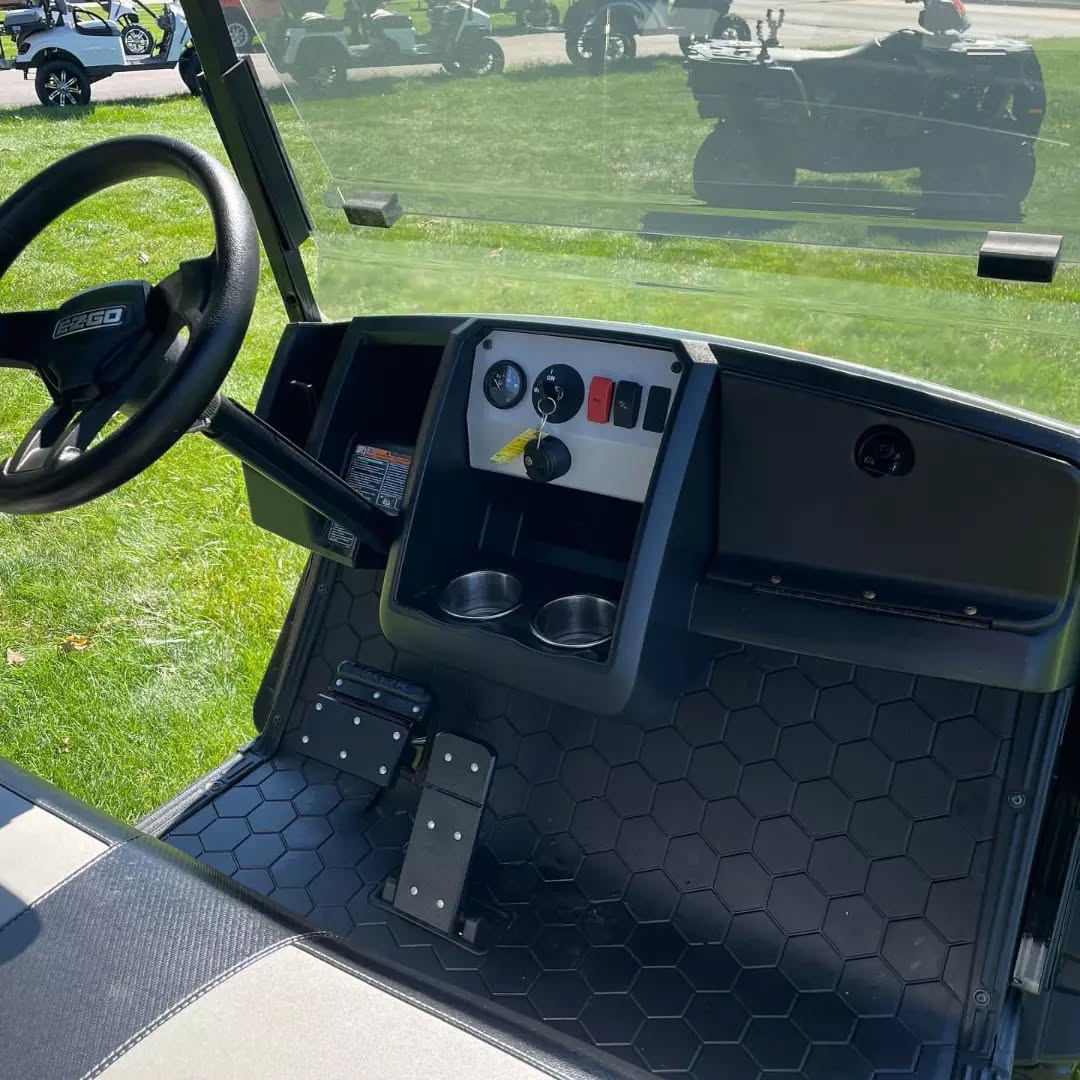 2021 Ezgo Express S4 Gas 4 passengers - Image 5